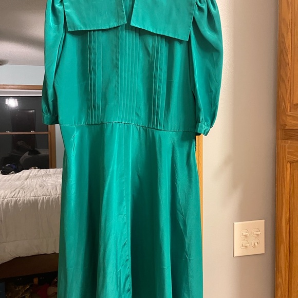 hana sung Dresses & Skirts - Elegant Teal Midi Dress